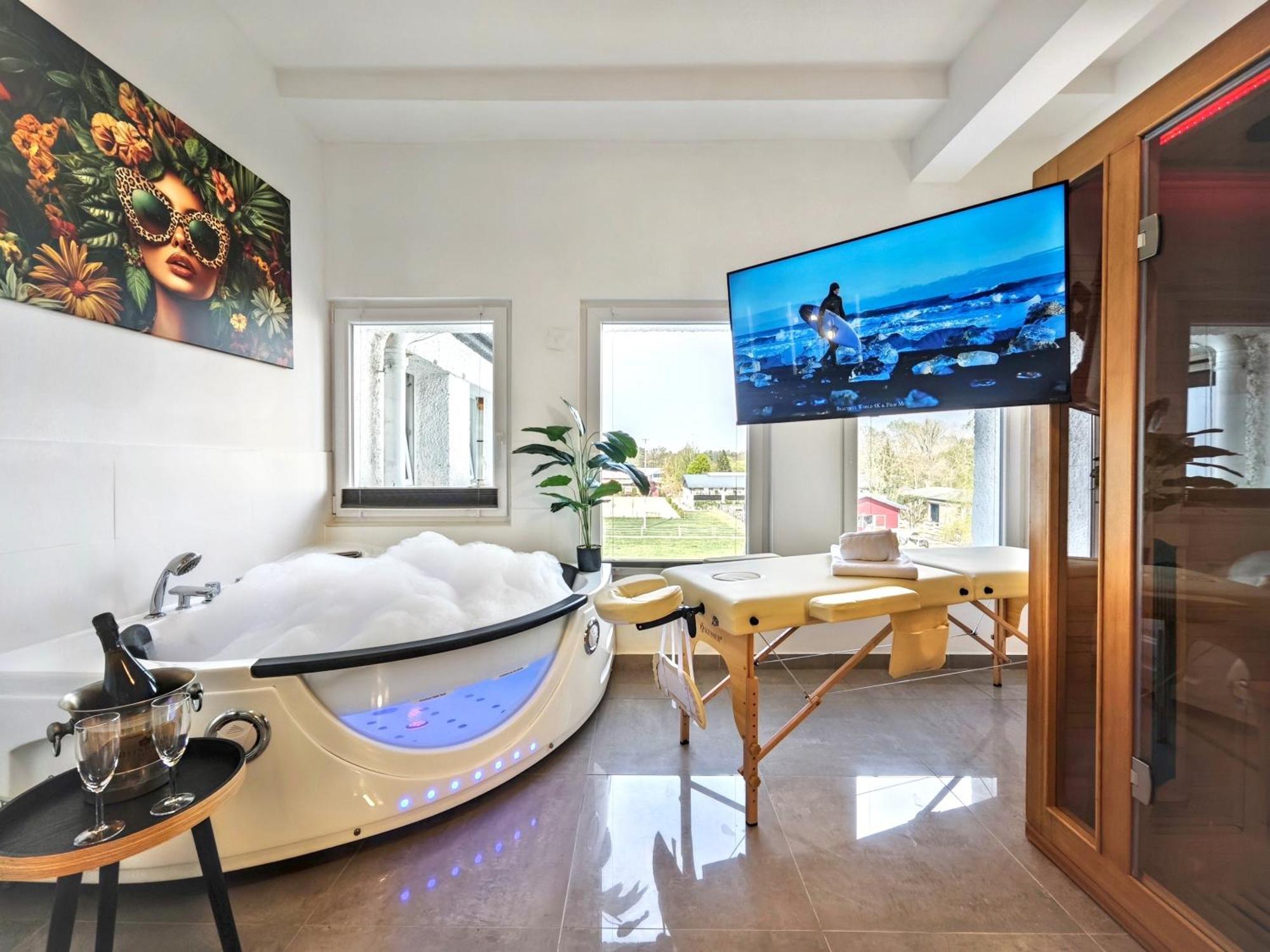 Loft Fuer Bis Zu 12, Whirlpool, Infrarotsauna, Arcade-spiele, Tischfussball, Wii Apartment *